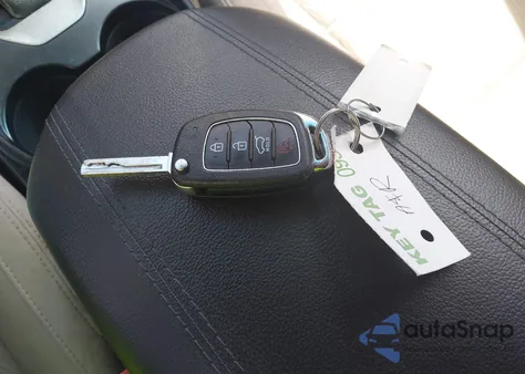 2017 Hyundai Santa Fe Sport 2.4L z USA, uszkodzony, nr VIN 5XYZT3LB5HG468874